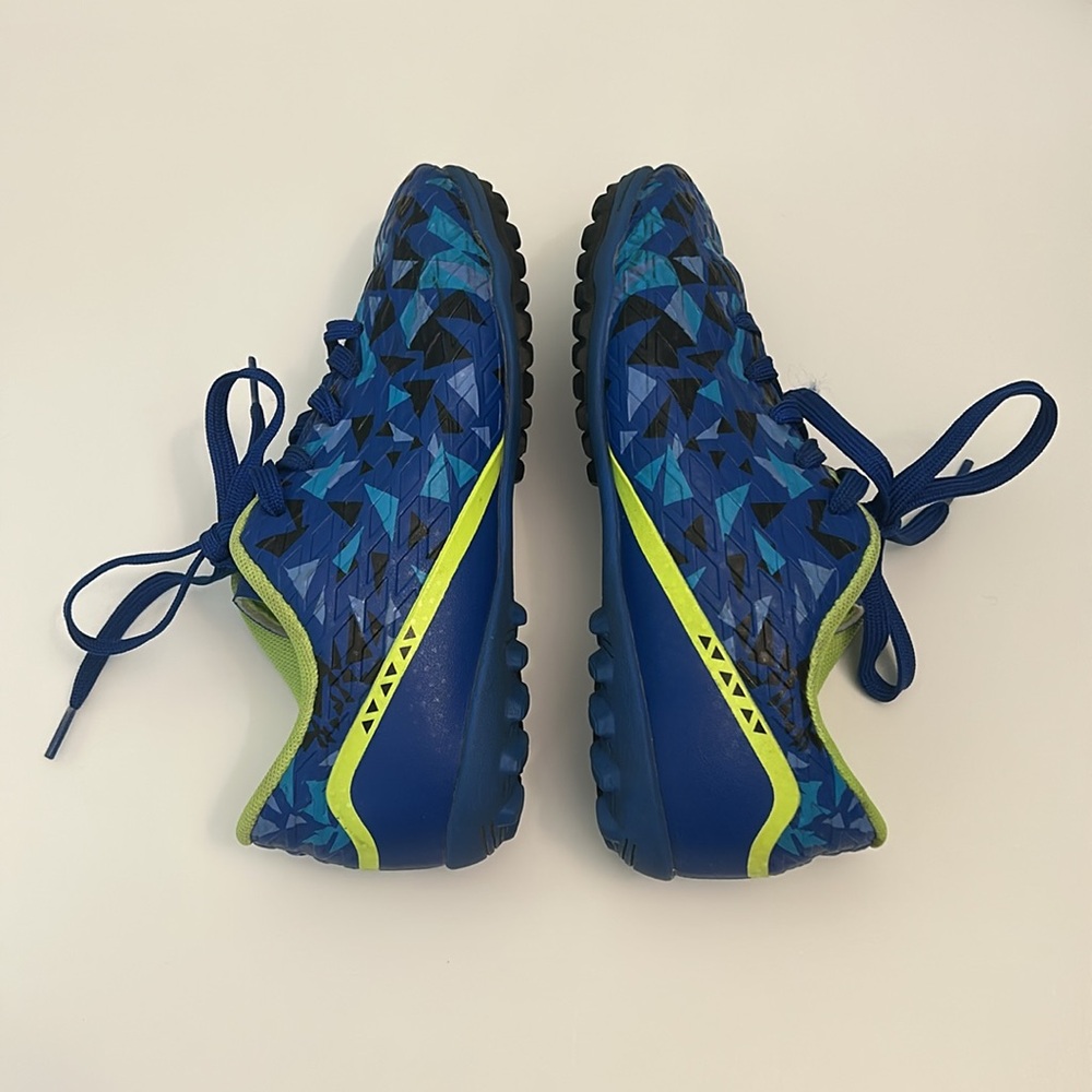 Indoor Soccer Cleats/ Shoes by Dream Pairs Blue and Green Pattern Kids Size 3 - Picture 3 of 6